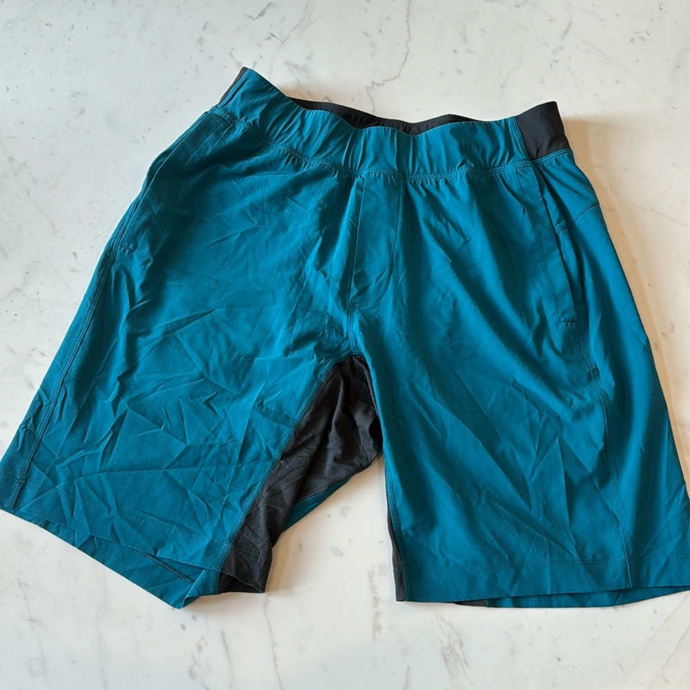 Never worn Lululemon men THE SHORT 10” inseam Color teal blue Size M With liner